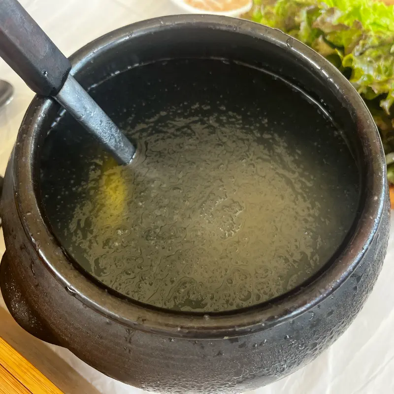 넉넉한 양의 동치미 국물