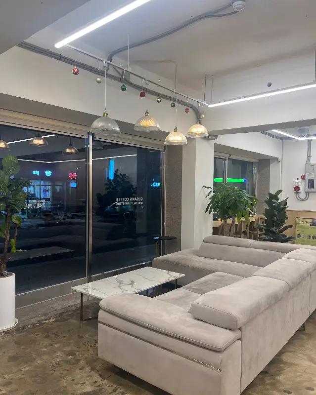 넓고 아늑한 구름상상 카페 내부