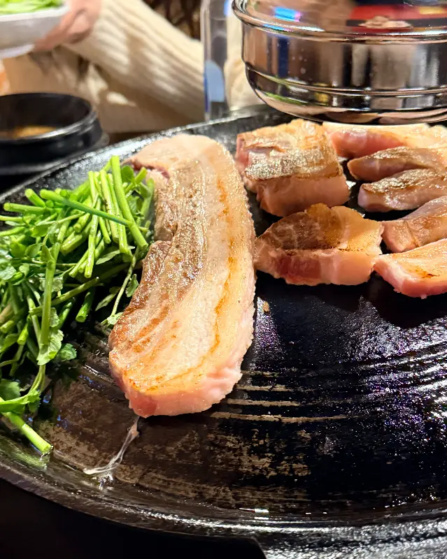 지글지글 익어가는 삼겹살