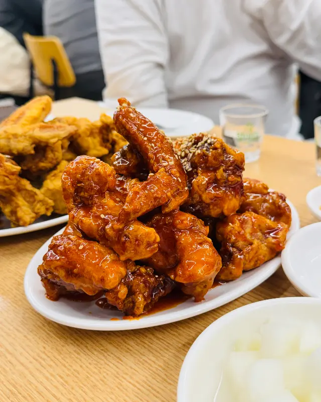 용성통닭 양념치킨 근접샷