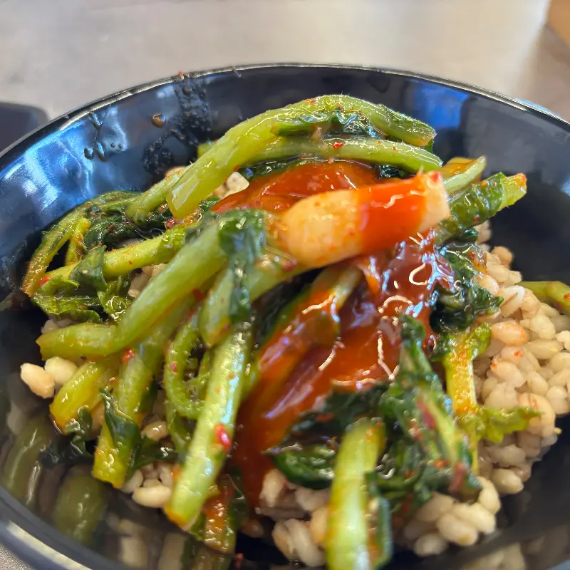 살얼음 동동 뜬 막걸리의 시원한 자태