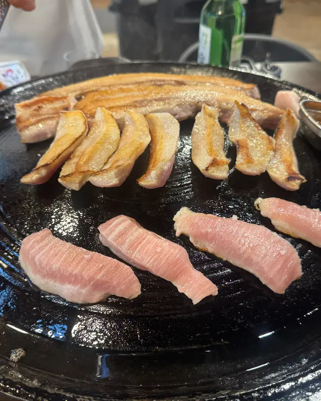 솥뚜껑 위 삼겹살