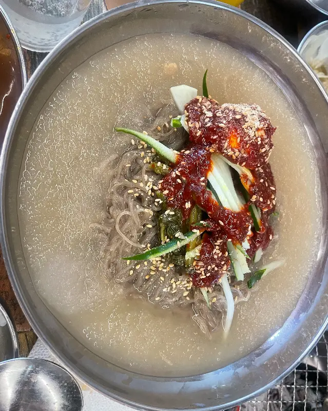 살얼음 동동 뜬 시원한 물냉면