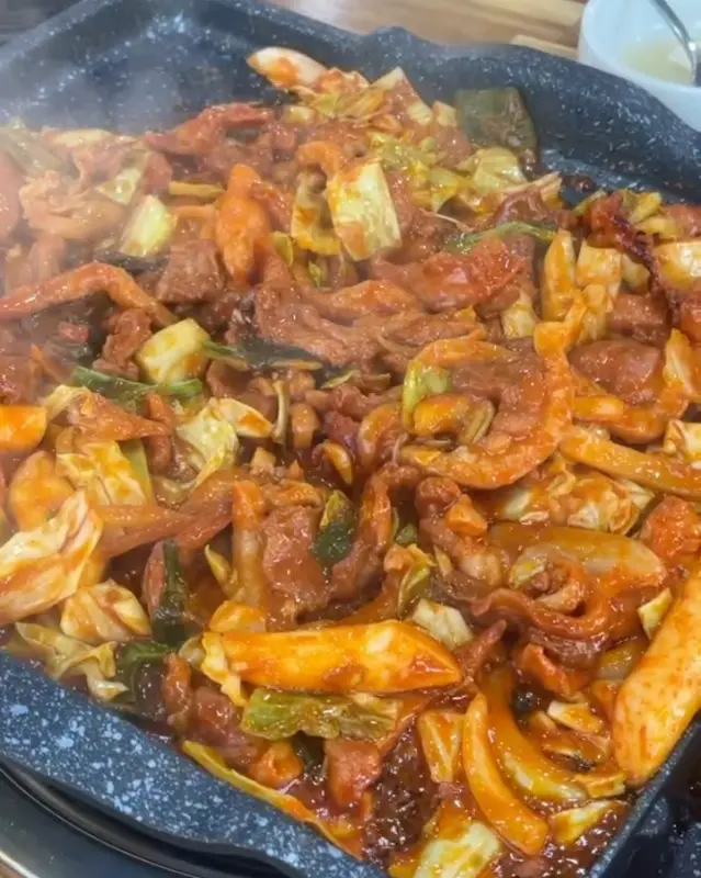 오리 주물럭과 떡의 조화