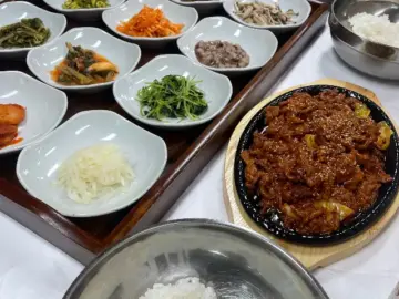 소백산 정기 품은 단양 맛집, 어래정에서 맛보는 어머니 손맛 보리밥 한 상