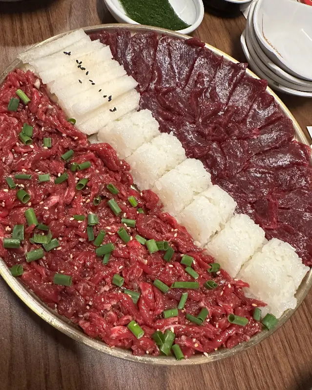 생고기와 뭉티기 초밥