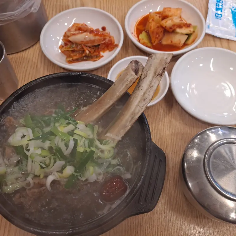 갈비탕과 밑반찬