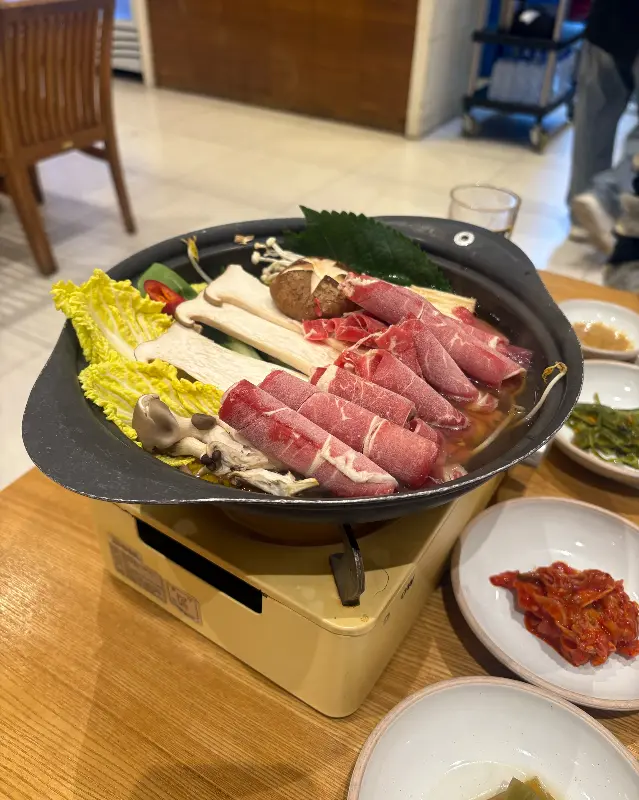 깔끔한 매장 내부