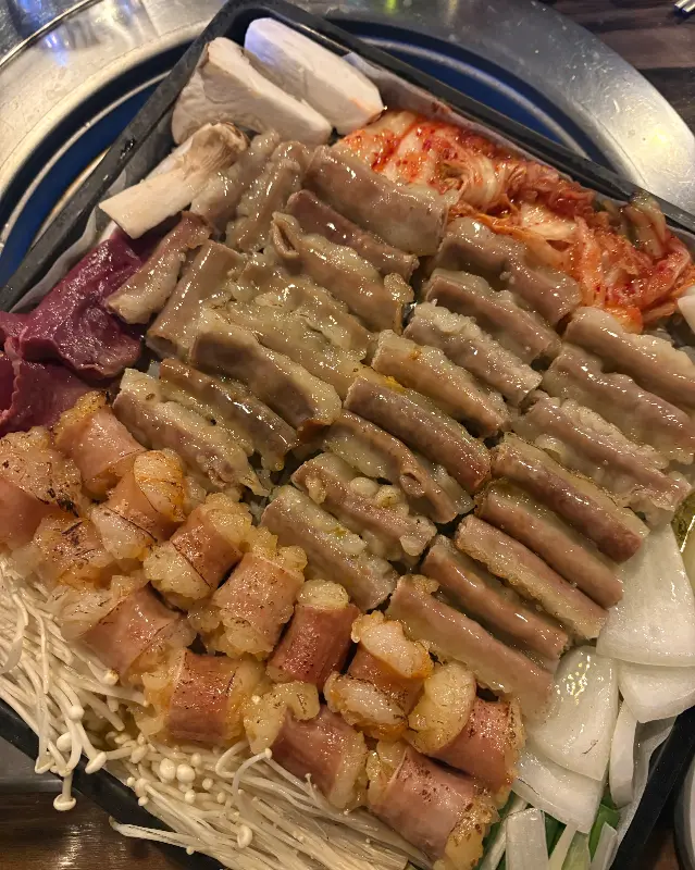 초벌된 곱창, 대창, 막창의 모습