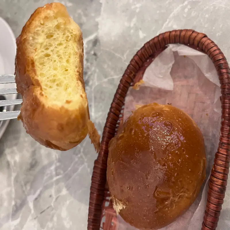 갓 구운 식전빵