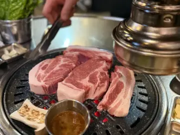 성산일출봉 바라보며 즐기는 흑돼지, 잊지 못할 제주 맛집 나들이