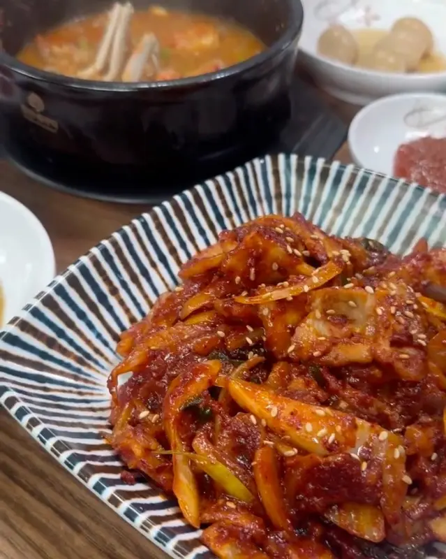 윤기 자르르 흐르는 제육볶음