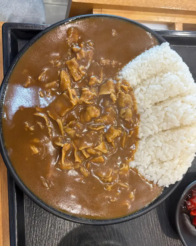 닭고기가 듬뿍 들어간 카레