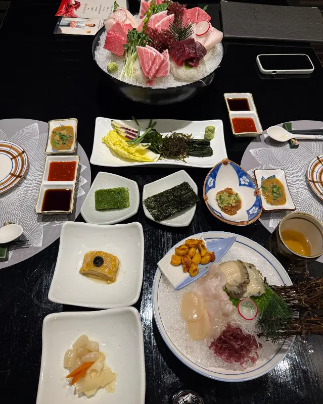 다채로운 코스 요리의 향연