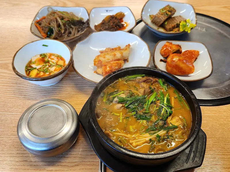 능이오리백숙 한 상 차림