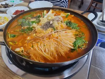 군위에서 맛보는 인생 메기매운탕, 금상매운탕에서 특별한 미식 경험! 군위 맛집 탐방기