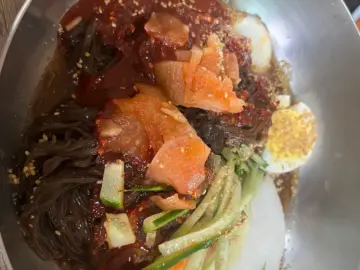 숯불 향이 냉면 속에?! 춘천 다미정에서 맛보는 특별한 냉면 맛집 탐험기