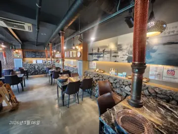 고요한 구좌읍의 숨은 보석, 고기굽는해녀에서 찾은 제주 흑돼지 맛집의 진수