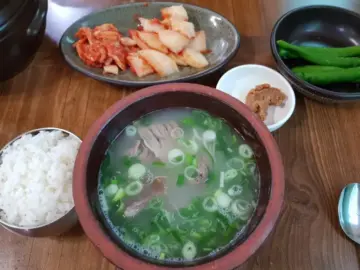 고향의 따뜻한 맛, 추억이 깃든 김천 고가옥 설렁탕 전문점에서 맛보는 깊은 국물 맛!