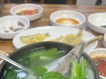 어머니의 손맛이 느껴지는, 제주 향토 음식 맛집 “정성듬뿍제주국”에서 만나는 각재기국의 깊은 풍미