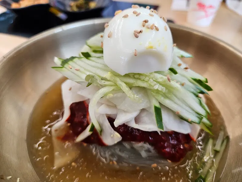 육쌈비빔냉면