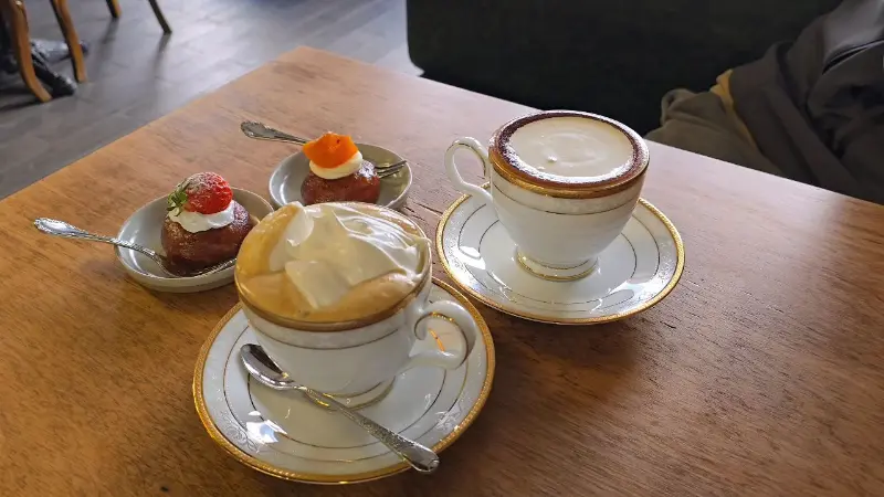 다양한 토핑의 개성주악