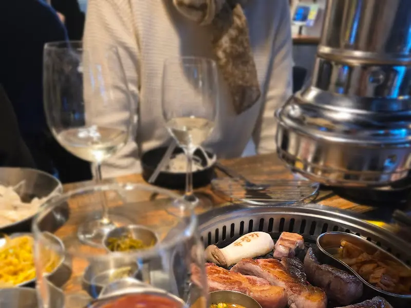 육정가 목살과 와인