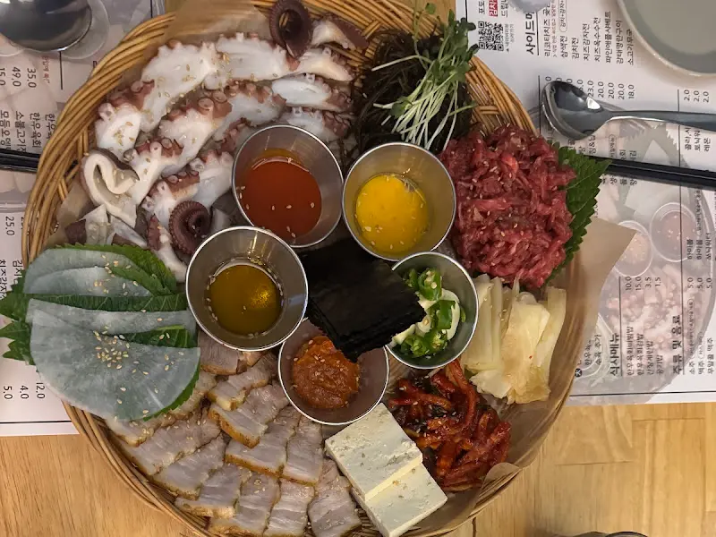 육소문 한상 전체 사진