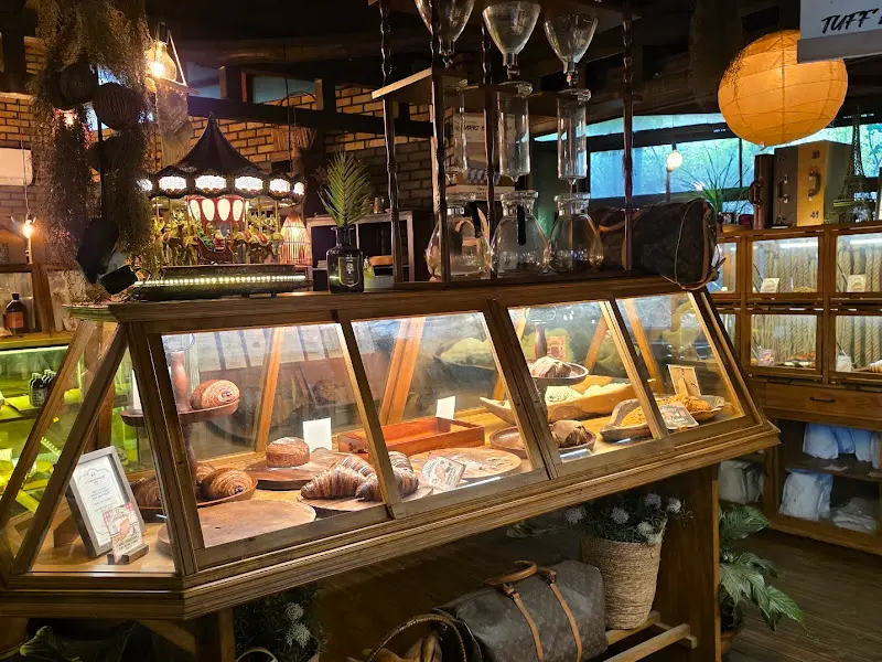 쇼케이스 안의 빵들