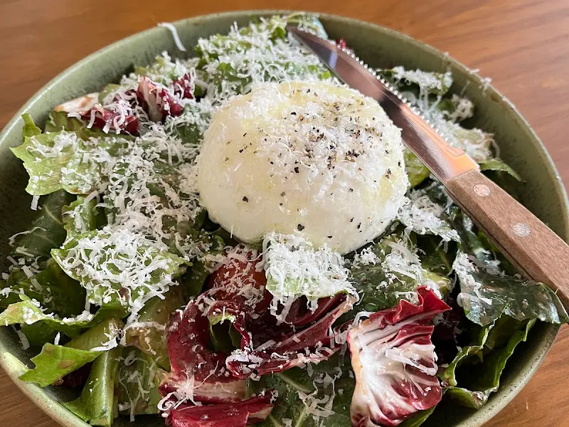 부라타 치즈 샐러드