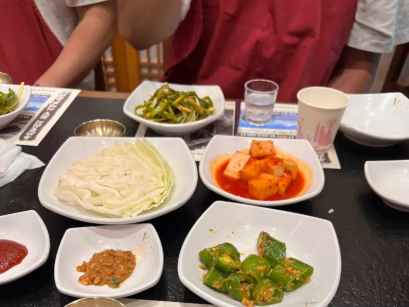 정갈하게 차려진 밑반찬