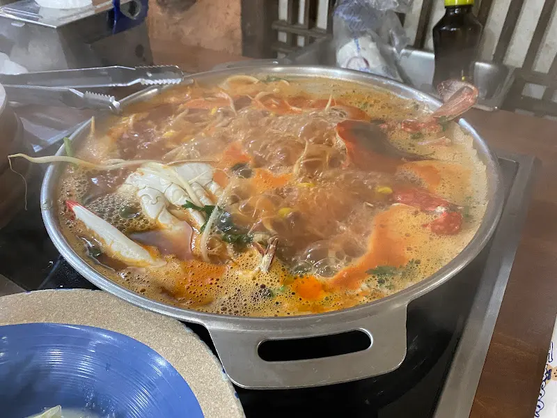 꽃게탕이 보글보글 끓고 있는 모습