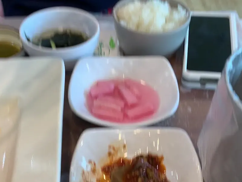 깔끔하게 차려진 밑반찬