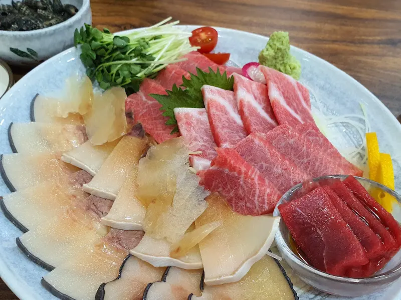 고래고기 참치 반반