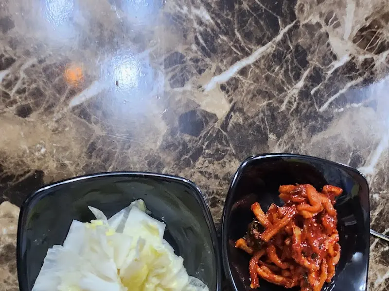 족발과 함께 제공되는 기본 반찬