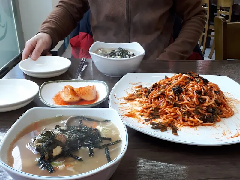 칼국수와 비빔국수