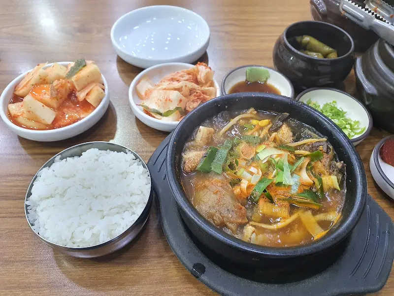 소양선지국 한 상 차림