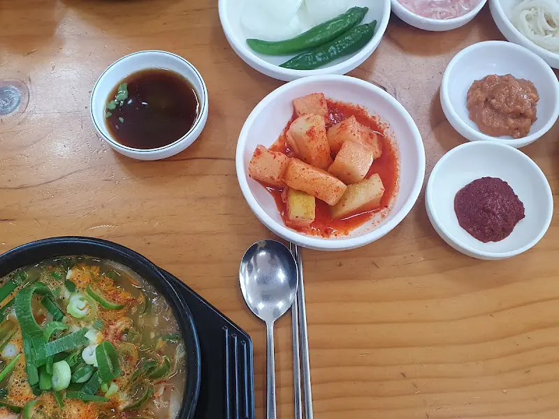 큰길돼지국밥 반찬