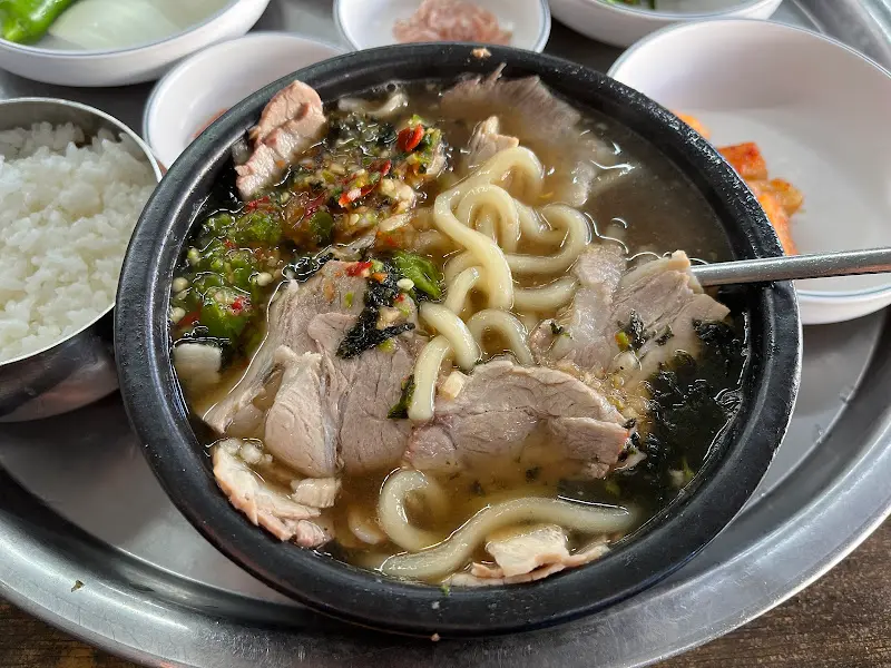 얼큰우동국밥 한상차림
