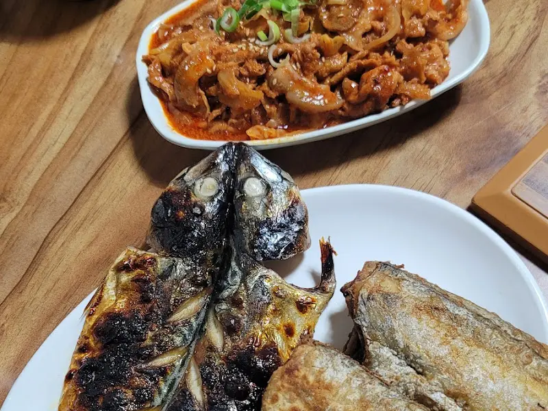 고등어구이정식과 갈치구이정식