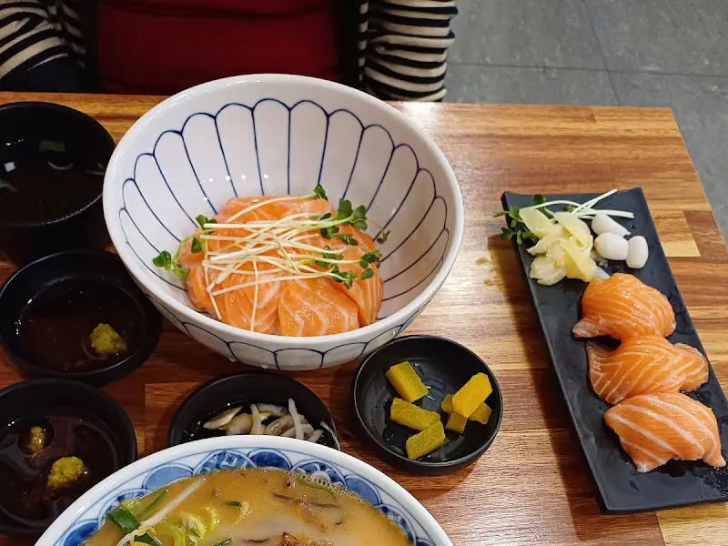 사케동과 연어초밥