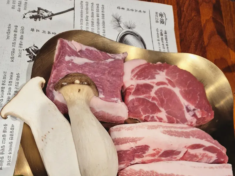 두툼한 삼겹살 비주얼