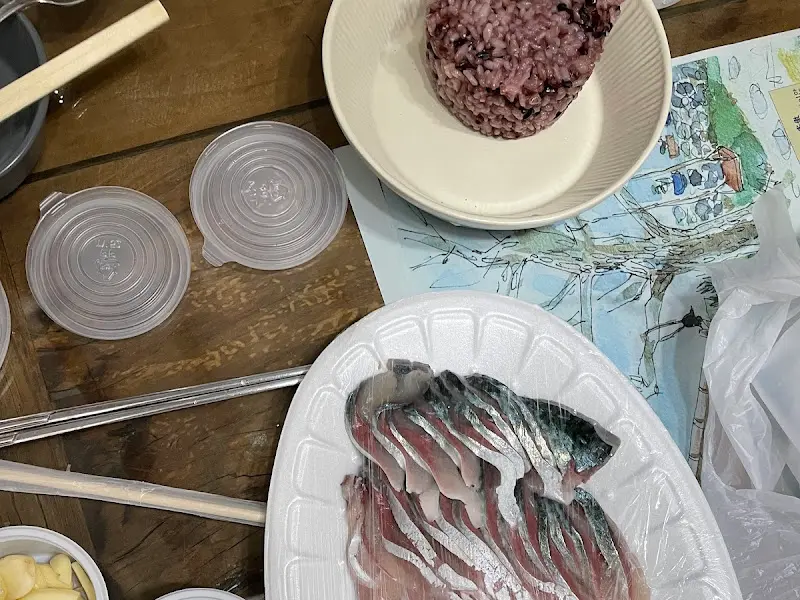 윤기가 흐르는 고등어회