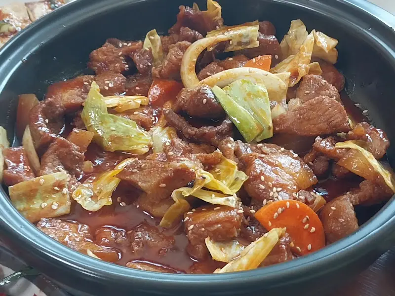 윤기가 자르르 흐르는 제육볶음