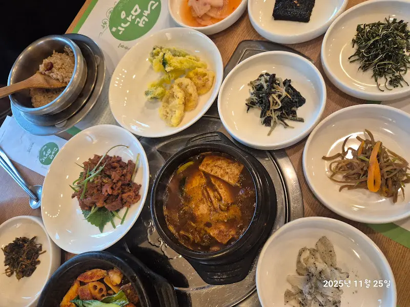 푸짐한 약초밥상 한 상 차림