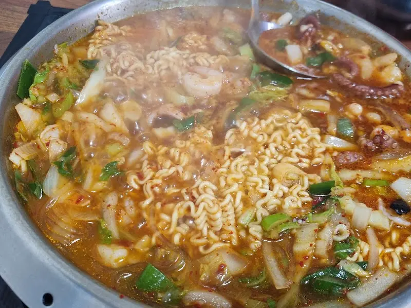 라면 사리를 추가한 낙곱새