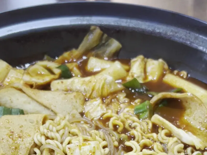 보글보글 끓고 있는 즉석 떡볶이