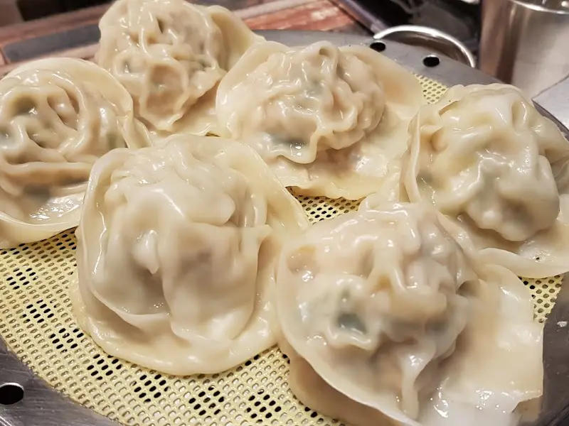 윤기가 흐르는 왕만두