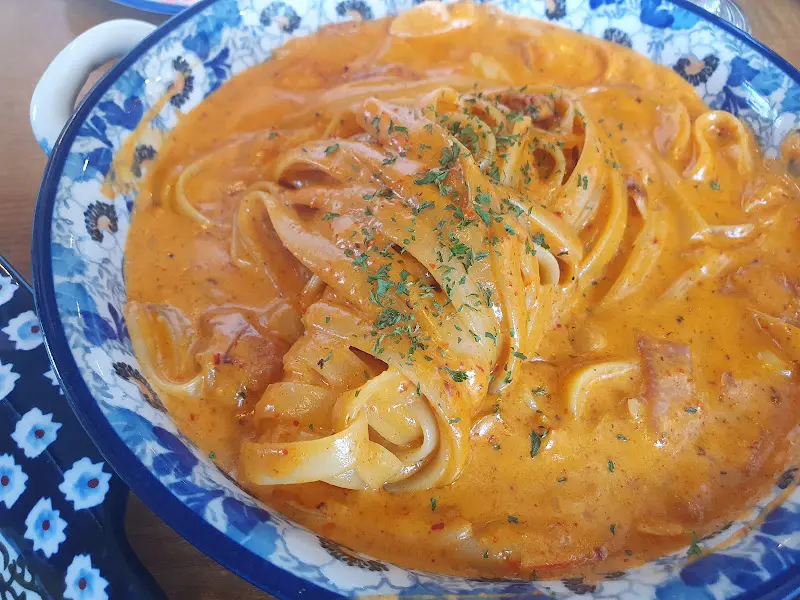 매콤한 향이 코를 자극하는 상하이 파스타