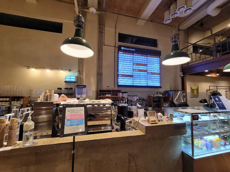 브라운핸즈 가포점 내부